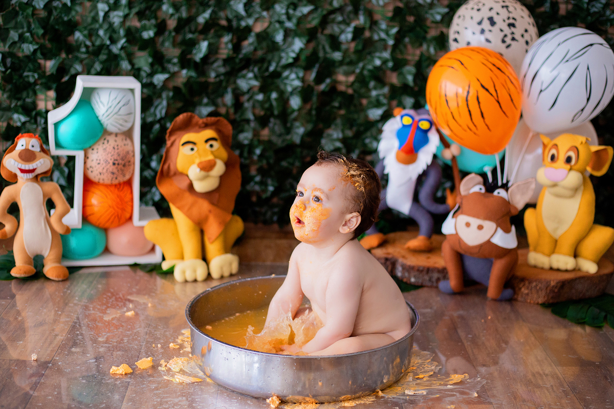 acompanhamento mensal de bebe caxias do sul figurino cenario tematico  personagem foto infantil serra gaucha fotografia familia mundo azul rosa ensaio fotografico crianca newborn baby menino menina smash the cake esmague o bolo banheira urso circoacompanh