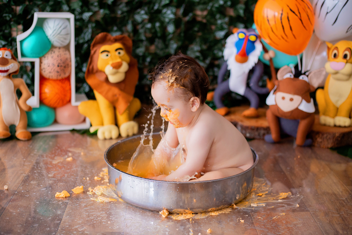 acompanhamento mensal de bebe caxias do sul figurino cenario tematico  personagem foto infantil serra gaucha fotografia familia mundo azul rosa ensaio fotografico crianca newborn baby menino menina smash the cake esmague o bolo banheira urso circoacompanh