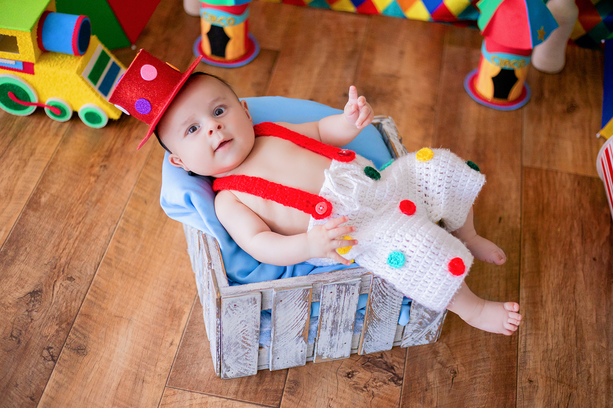 acompanhamento mensal de bebe caxias do sul figurino cenario tematico  personagem foto infantil serra gaucha fotografia familia mundo azul rosa ensaio fotografico crianca newborn baby menino menina smash the cake esmague o bolo banheira urso circoacompanh