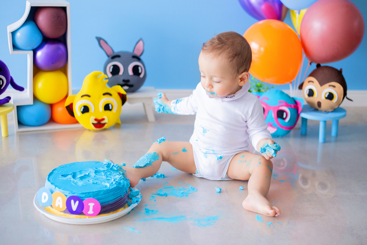 acompanhamento mensal de bebe caxias do sul figurino cenario tematico  personagem foto infantil serra gaucha fotografia familia mundo azul rosa ensaio fotografico crianca newborn baby menino menina smash the cake esmague o bolo banheira urso circo