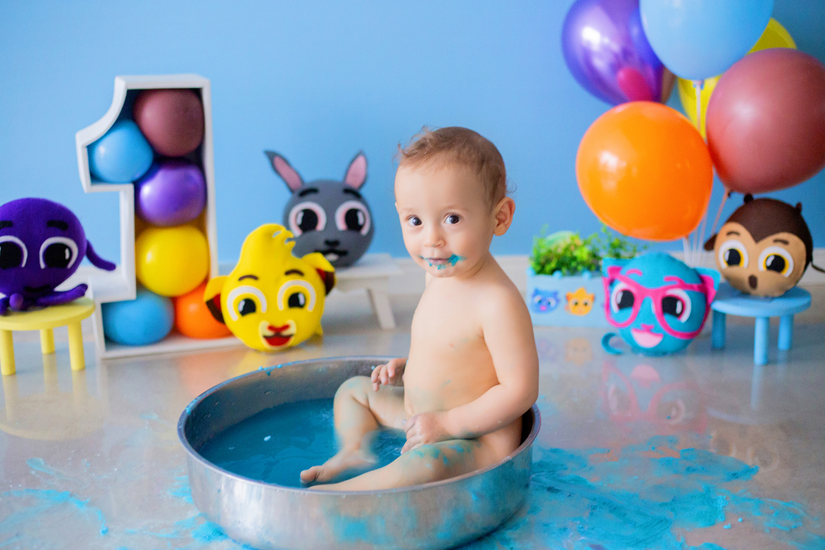 acompanhamento mensal de bebe caxias do sul figurino cenario tematico  personagem foto infantil serra gaucha fotografia familia mundo azul rosa ensaio fotografico crianca newborn baby menino menina smash the cake esmague o bolo banheira urso circo