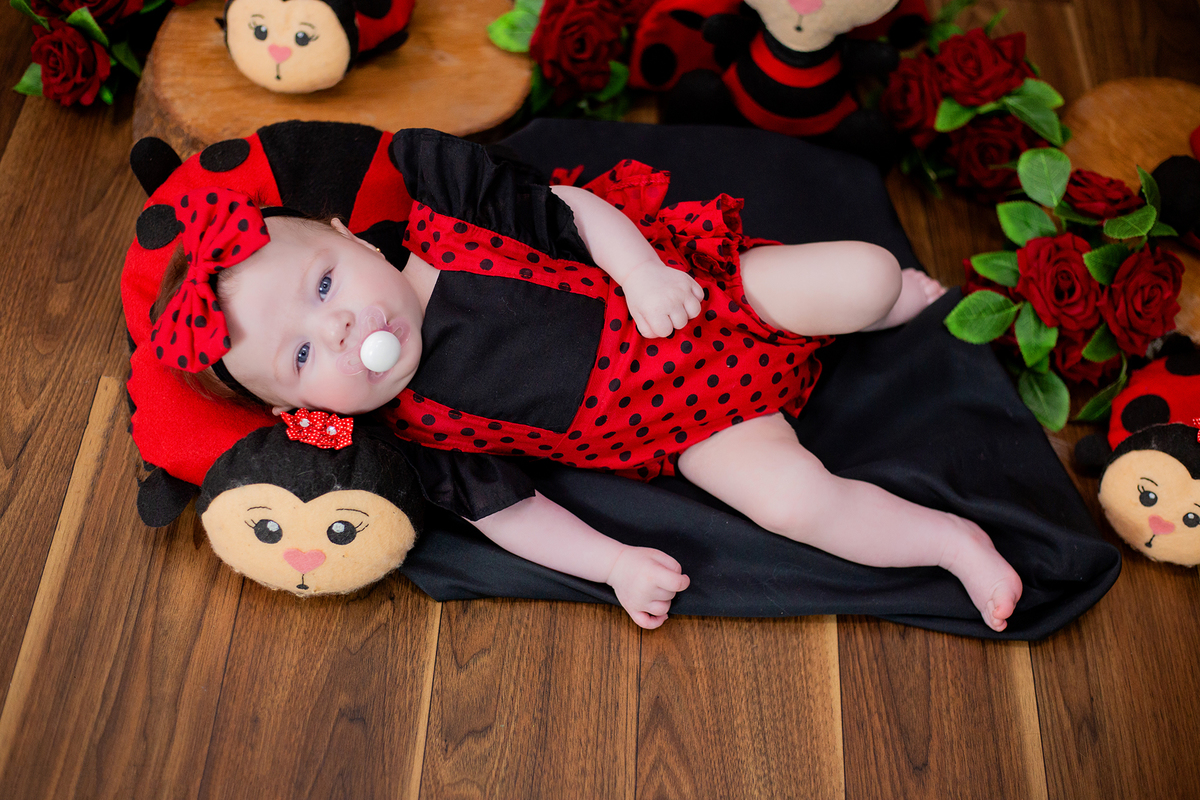 acompanhamento mensal de bebe caxias do sul figurino cenario tematico  personagem foto infantil serra gaucha fotografia familia mundo azul rosa ensaio fotografico crianca newborn baby menino menina smash the cake esmague o bolo banheira urso circo