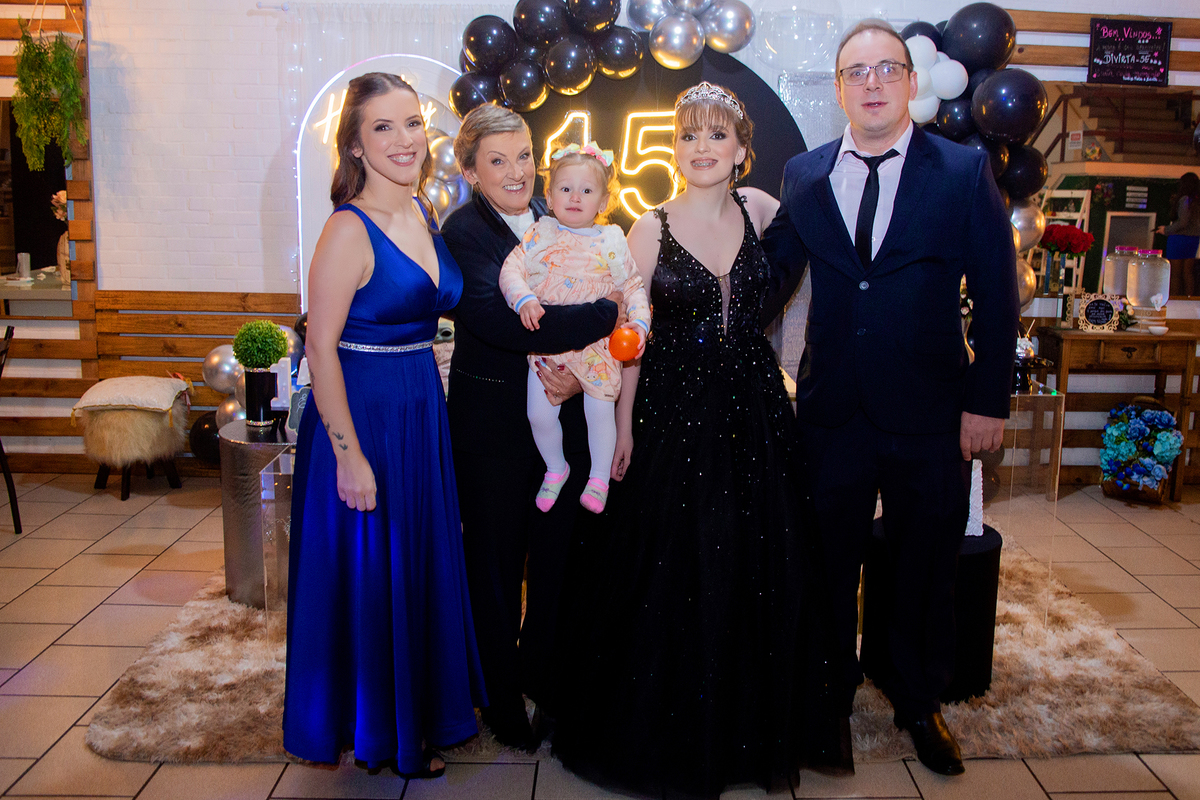 acompanhamento mensal de bebe caxias do sul figurino cenario tematico  personagem foto infantil serra gaucha fotografia familia mundo azul rosa ensaio fotografico crianca newborn baby menino menina smash the cake esmague o bolo banheira urso circo