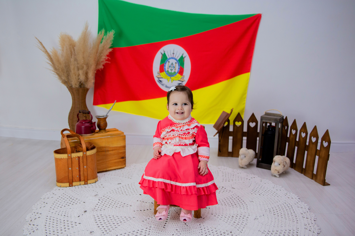 acompanhamento mensal de bebe caxias do sul figurino cenario tematico  personagem foto infantil serra gaucha fotografia familia mundo azul rosa ensaio fotografico crianca newborn baby menino menina smash the cake esmague o bolo banheira urso circo