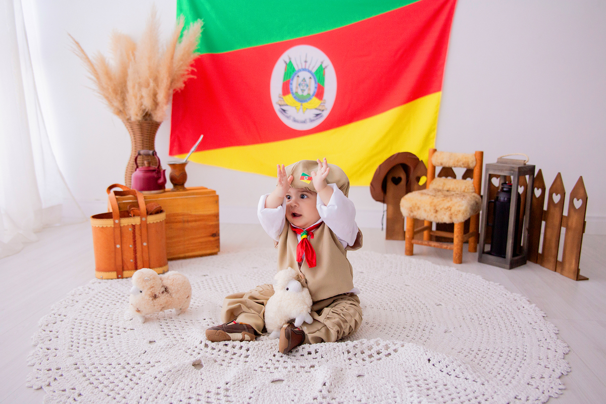 acompanhamento mensal de bebe caxias do sul figurino cenario tematico  personagem foto infantil serra gaucha fotografia familia mundo azul rosa ensaio fotografico crianca newborn baby menino menina smash the cake esmague o bolo banheira urso circo