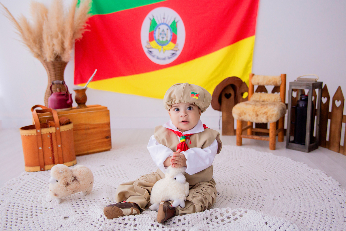 acompanhamento mensal de bebe caxias do sul figurino cenario tematico  personagem foto infantil serra gaucha fotografia familia mundo azul rosa ensaio fotografico crianca newborn baby menino menina smash the cake esmague o bolo banheira urso circo