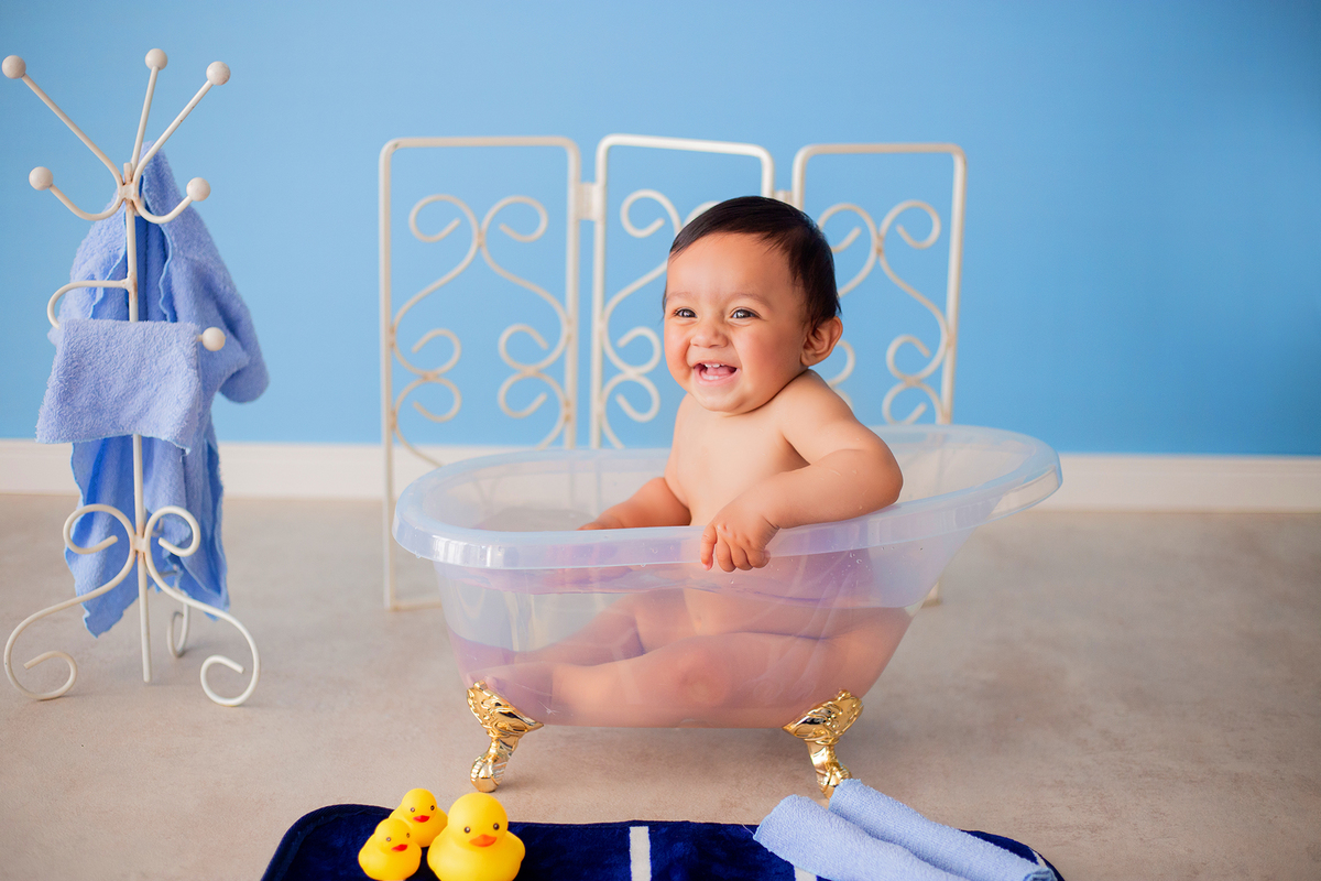acompanhamento mensal de bebe caxias do sul figurino cenario tematico  personagem foto infantil serra gaucha fotografia familia mundo azul rosa ensaio fotografico crianca newborn baby menino menina smash the cake esmague o bolo banheira urso circo