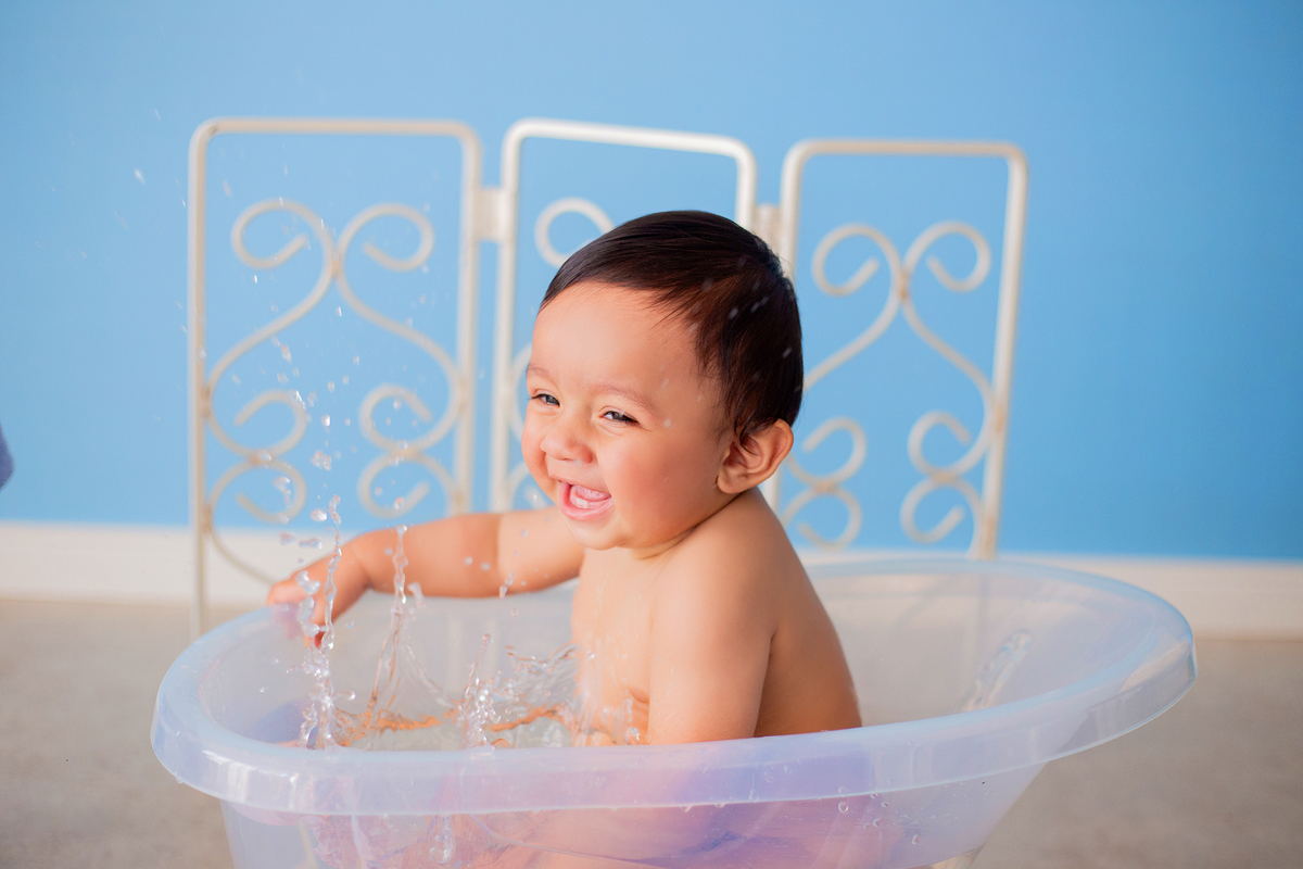 acompanhamento mensal de bebe caxias do sul figurino cenario tematico  personagem foto infantil serra gaucha fotografia familia mundo azul rosa ensaio fotografico crianca newborn baby menino menina smash the cake esmague o bolo banheira urso circo