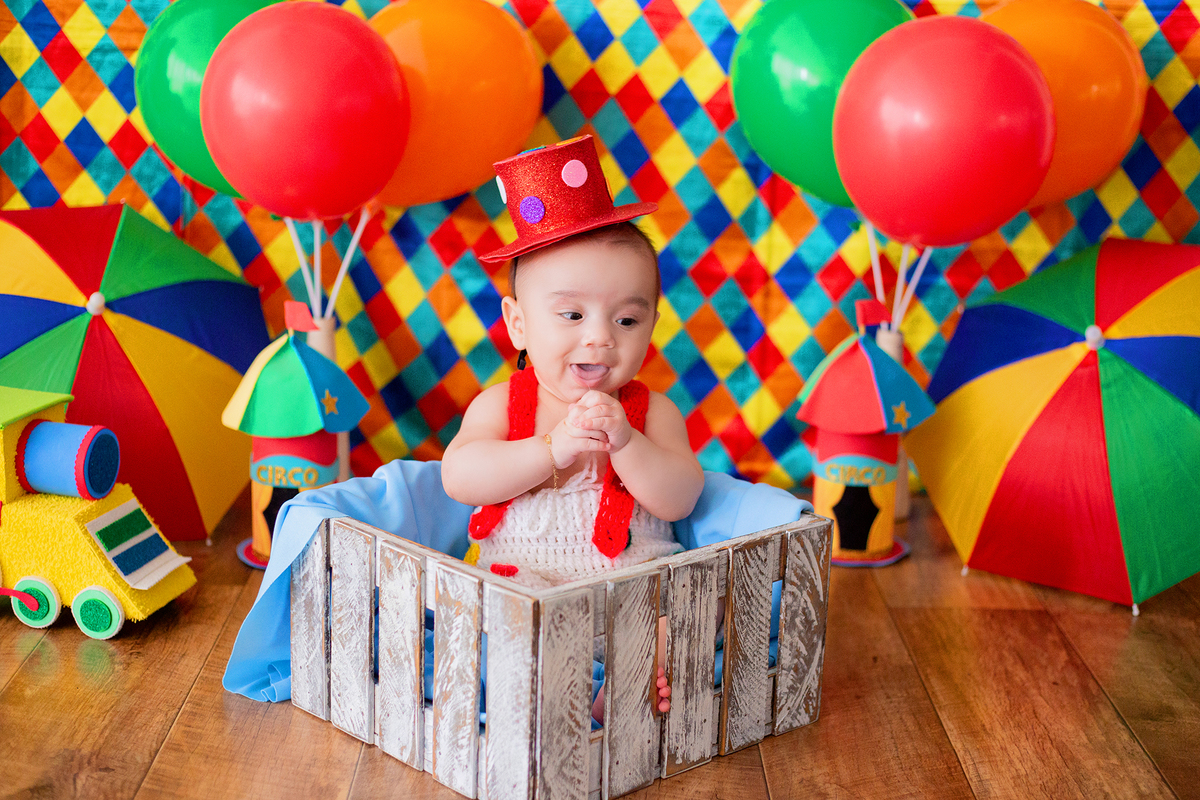 acompanhamento mensal de bebe caxias do sul figurino cenario tematico  personagem foto infantil serra gaucha fotografia familia mundo azul rosa ensaio fotografico crianca newborn baby menino menina smash the cake esmague o bolo banheira urso circo