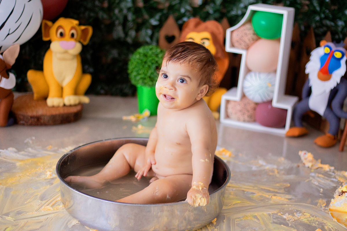 acompanhamento mensal de bebe caxias do sul figurino cenario tematico  personagem foto infantil serra gaucha fotografia familia mundo azul rosa ensaio fotografico crianca newborn baby menino menina smash the cake esmague o bolo banheira urso circo