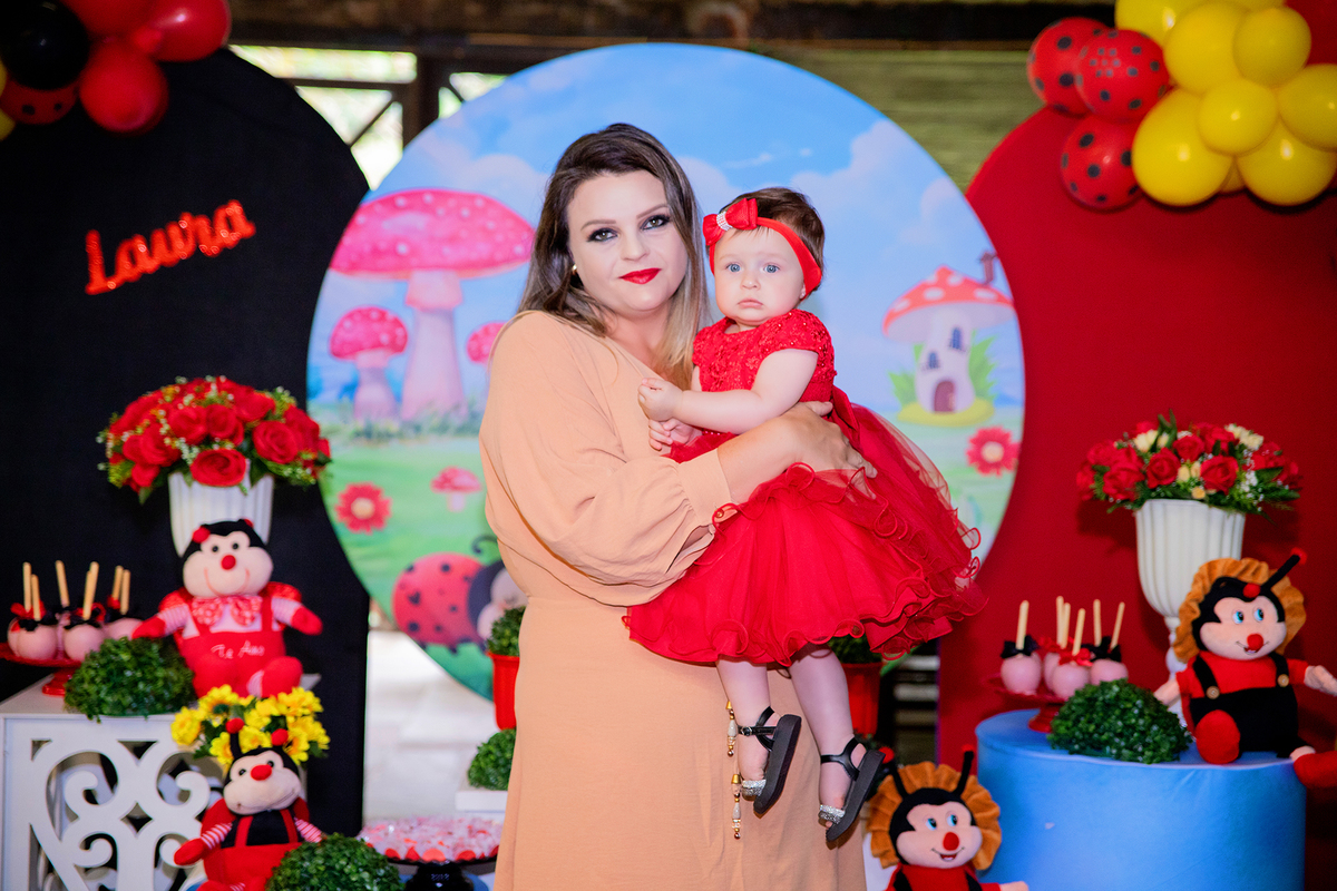 acompanhamento mensal de bebe caxias do sul figurino cenario tematico  personagem foto infantil serra gaucha fotografia familia mundo azul rosa ensaio fotografico crianca newborn baby menino menina smash the cake esmague o bolo banheira urso circo