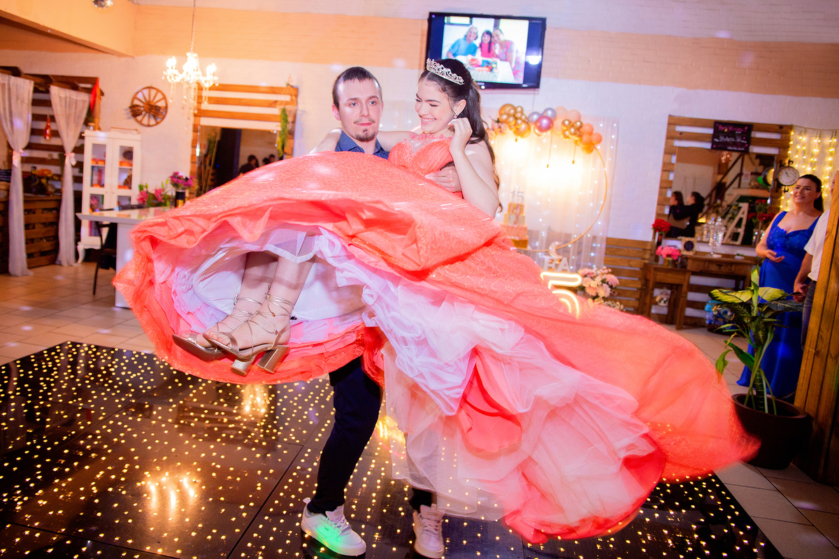 acompanhamento mensal de bebe caxias do sul figurino cenario tematico  personagem foto infantil serra gaucha fotografia familia mundo azul rosa ensaio fotografico crianca newborn baby menino menina smash the cake esmague o bolo banheira urso circo