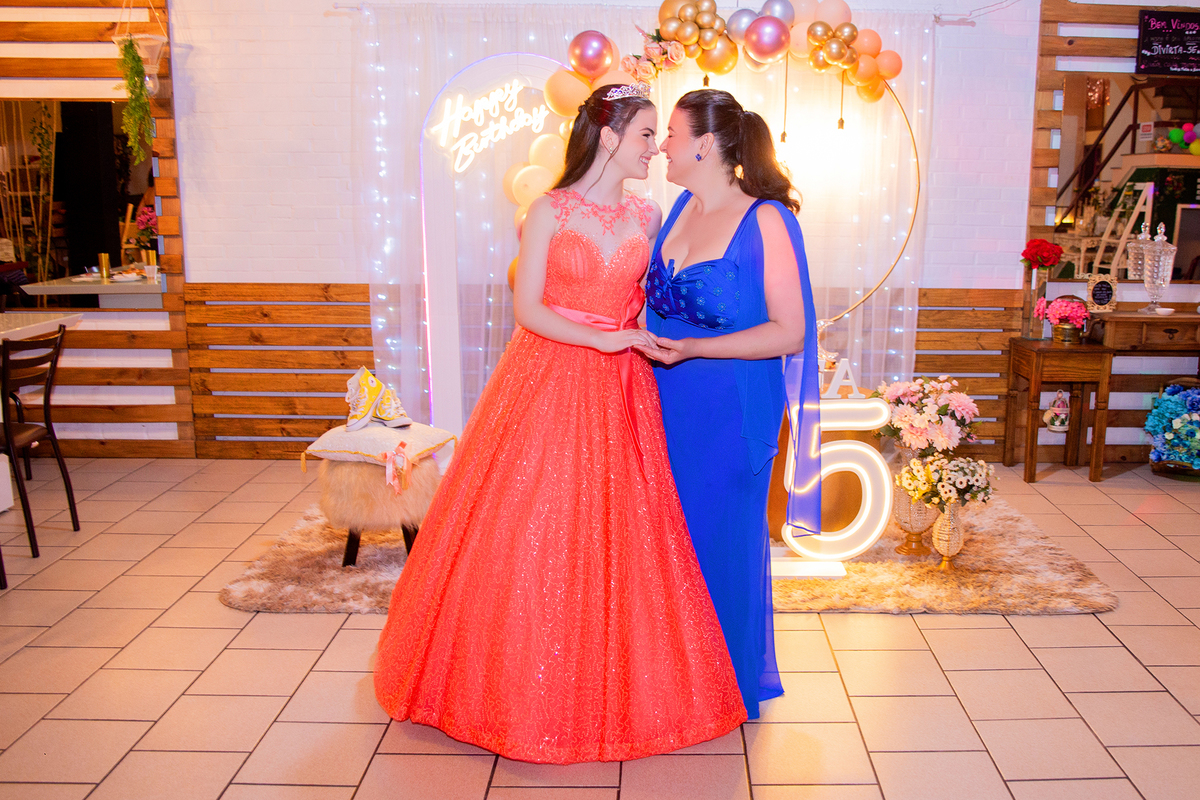 acompanhamento mensal de bebe caxias do sul figurino cenario tematico  personagem foto infantil serra gaucha fotografia familia mundo azul rosa ensaio fotografico crianca newborn baby menino menina smash the cake esmague o bolo banheira urso circo