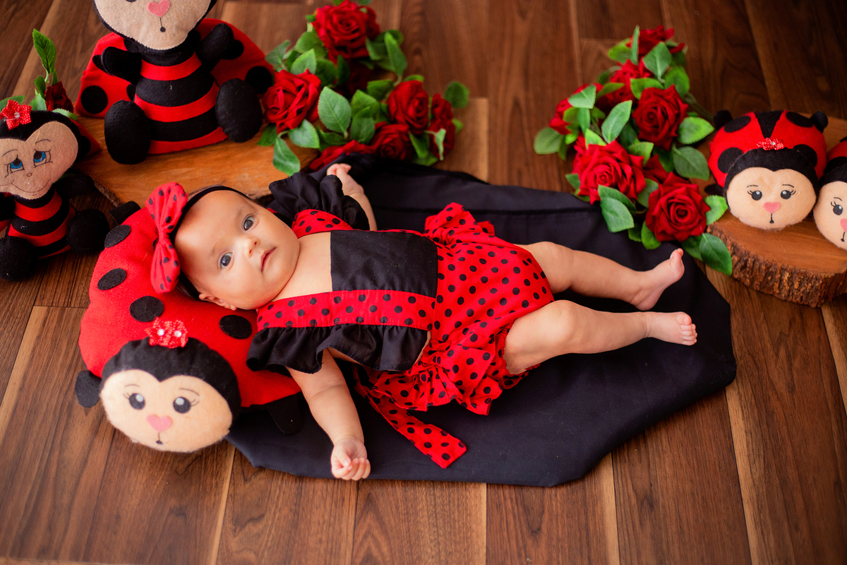 acompanhamento mensal de bebe caxias do sul figurino cenario tematico  personagem foto infantil serra gaucha fotografia familia mundo azul rosa ensaio fotografico crianca newborn baby menino menina smash the cake esmague o bolo banheira urso circo