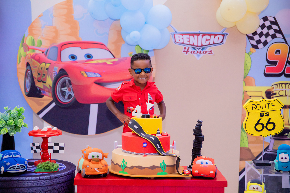 acompanhamento mensal de bebe caxias do sul figurino cenario tematico  personagem foto infantil serra gaucha fotografia familia mundo azul rosa ensaio fotografico crianca newborn baby menino menina smash the cake esmague o bolo banheira urso circo