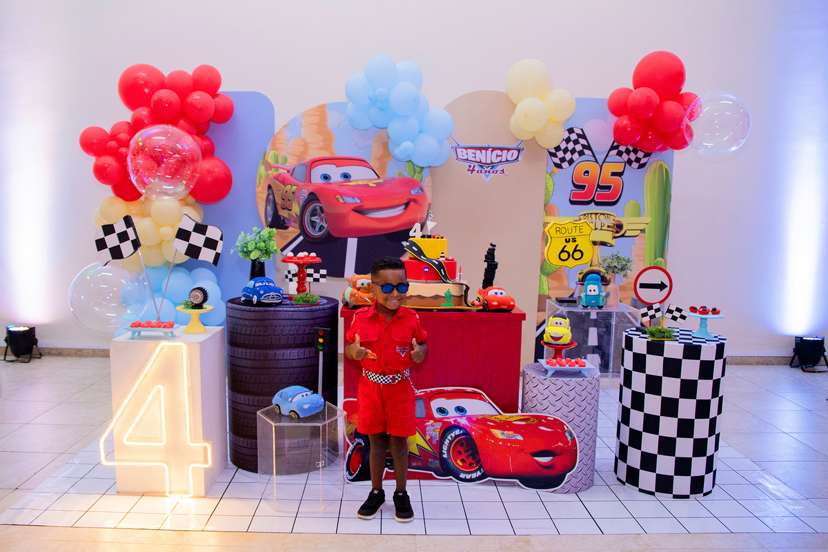 acompanhamento mensal de bebe caxias do sul figurino cenario tematico  personagem foto infantil serra gaucha fotografia familia mundo azul rosa ensaio fotografico crianca newborn baby menino menina smash the cake esmague o bolo banheira urso circo