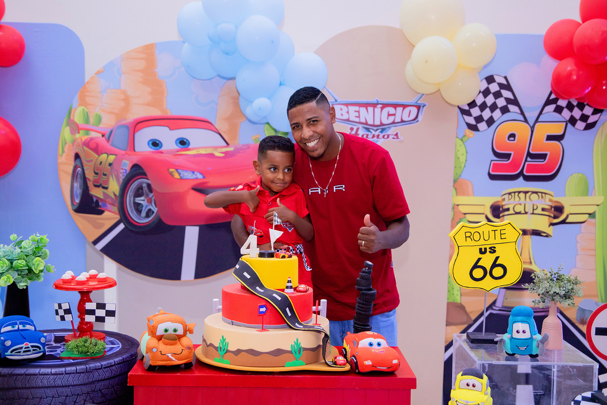 acompanhamento mensal de bebe caxias do sul figurino cenario tematico  personagem foto infantil serra gaucha fotografia familia mundo azul rosa ensaio fotografico crianca newborn baby menino menina smash the cake esmague o bolo banheira urso circo