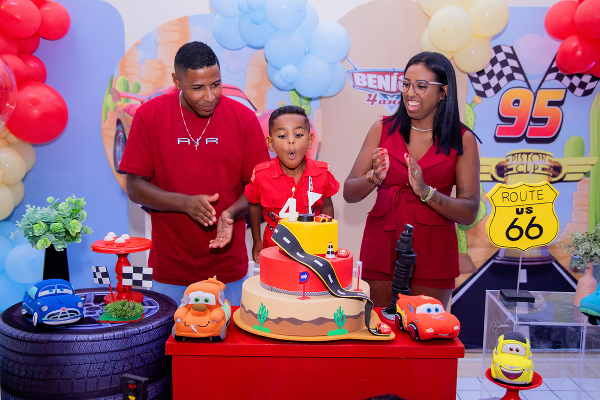 acompanhamento mensal de bebe caxias do sul figurino cenario tematico  personagem foto infantil serra gaucha fotografia familia mundo azul rosa ensaio fotografico crianca newborn baby menino menina smash the cake esmague o bolo banheira urso circo