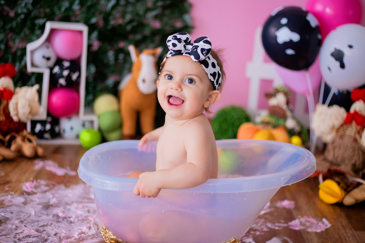 acompanhamento mensal de bebe caxias do sul figurino cenario tematico  personagem foto infantil serra gaucha fotografia familia mundo azul rosa ensaio fotografico crianca newborn baby menino menina smash the cake esmague o bolo banheira urso circo