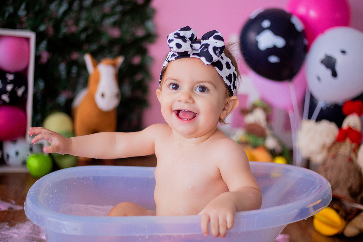 acompanhamento mensal de bebe caxias do sul figurino cenario tematico  personagem foto infantil serra gaucha fotografia familia mundo azul rosa ensaio fotografico crianca newborn baby menino menina smash the cake esmague o bolo banheira urso circo