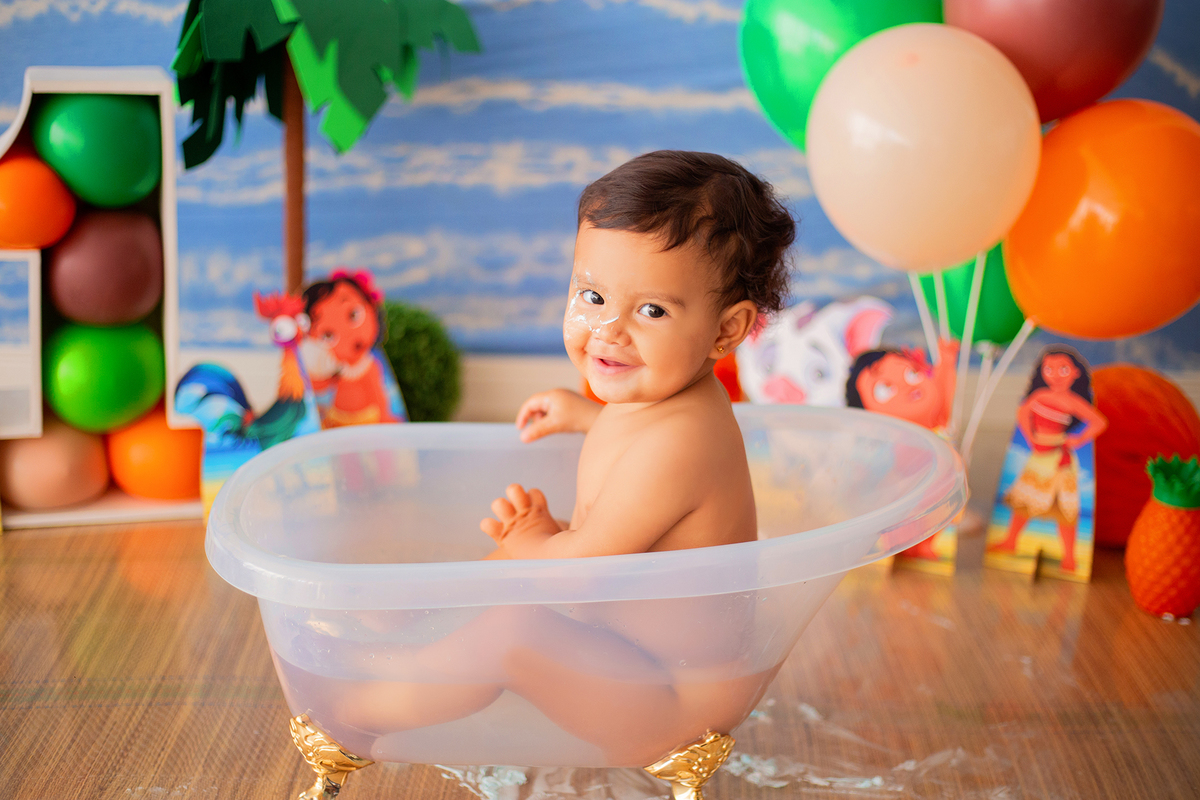 acompanhamento mensal de bebe caxias do sul figurino cenario tematico  personagem foto infantil serra gaucha fotografia familia mundo azul rosa ensaio fotografico crianca newborn baby menino menina smash the cake esmague o bolo banheira urso circo