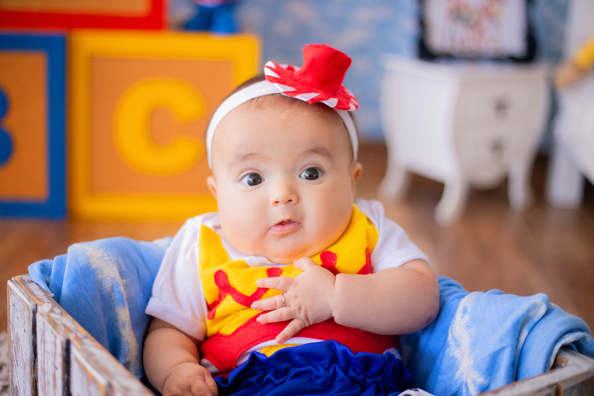 acompanhamento mensal de bebe caxias do sul figurino cenario tematico  personagem foto infantil serra gaucha fotografia familia mundo azul rosa ensaio fotografico crianca newborn baby menino menina smash the cake esmague o bolo banheira urso circoaco