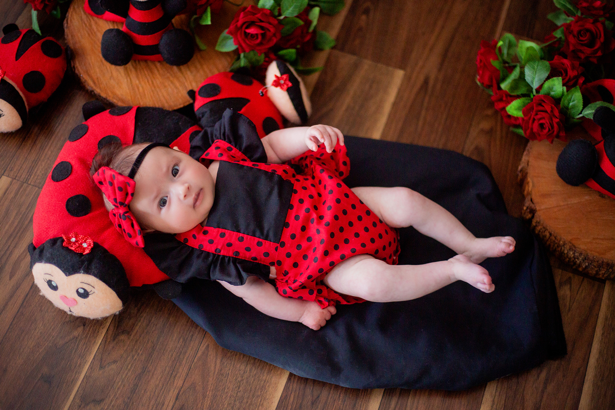 acompanhamento mensal de bebe caxias do sul figurino cenario tematico  personagem foto infantil serra gaucha fotografia familia mundo azul rosa ensaio fotografico crianca newborn baby menino menina smash the cake esmague o bolo banheira urso circoaco