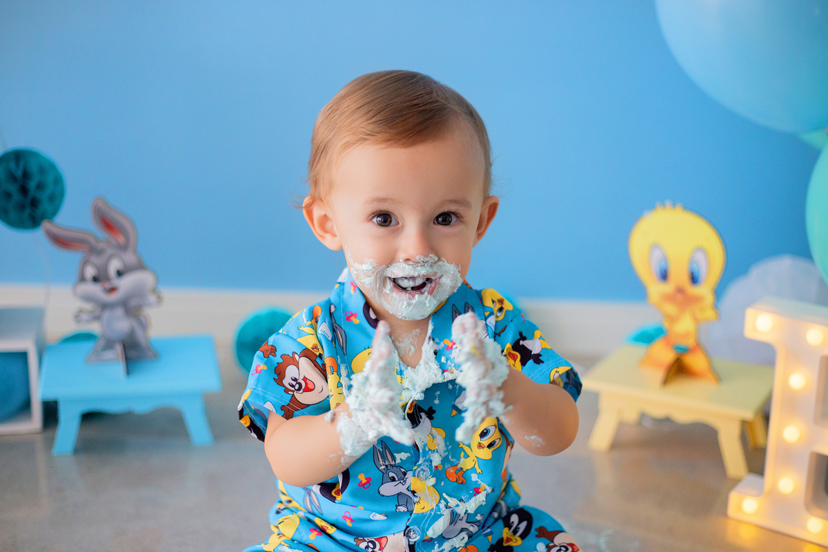 acompanhamento mensal de bebe caxias do sul figurino cenario tematico  personagem foto infantil serra gaucha fotografia familia mundo azul rosa ensaio fotografico crianca newborn baby menino menina smash the cake esmague o bolo banheira urso circoaco