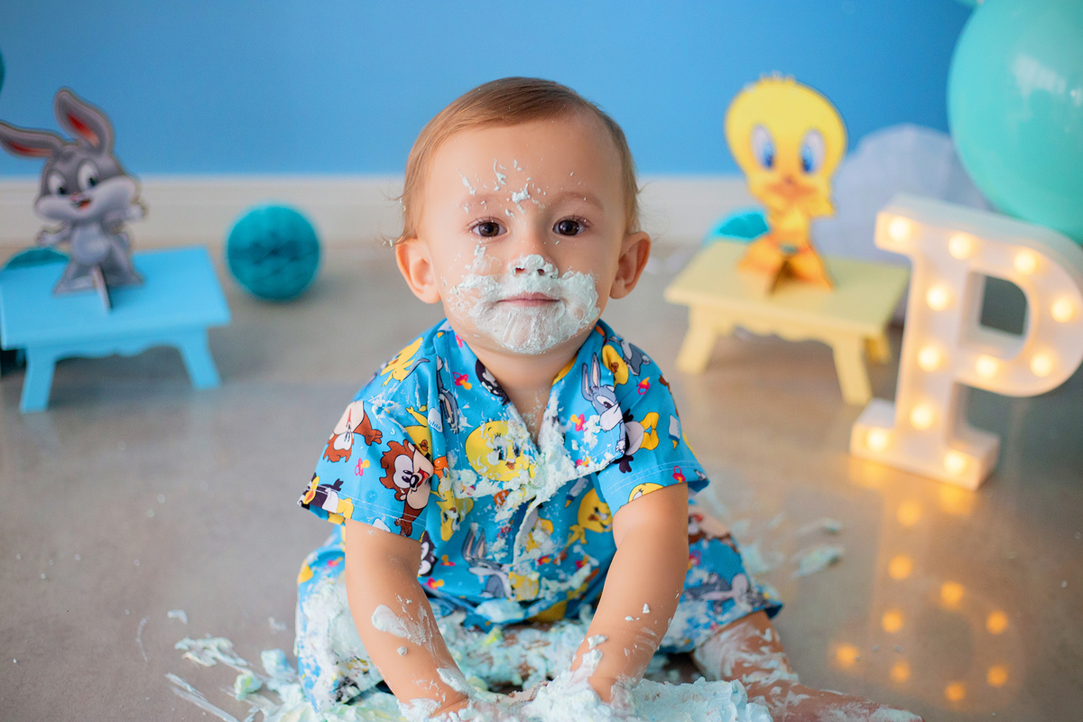 acompanhamento mensal de bebe caxias do sul figurino cenario tematico  personagem foto infantil serra gaucha fotografia familia mundo azul rosa ensaio fotografico crianca newborn baby menino menina smash the cake esmague o bolo banheira urso circoaco