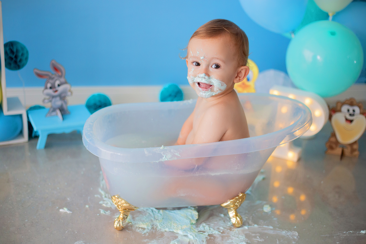 acompanhamento mensal de bebe caxias do sul figurino cenario tematico  personagem foto infantil serra gaucha fotografia familia mundo azul rosa ensaio fotografico crianca newborn baby menino menina smash the cake esmague o bolo banheira urso circoaco