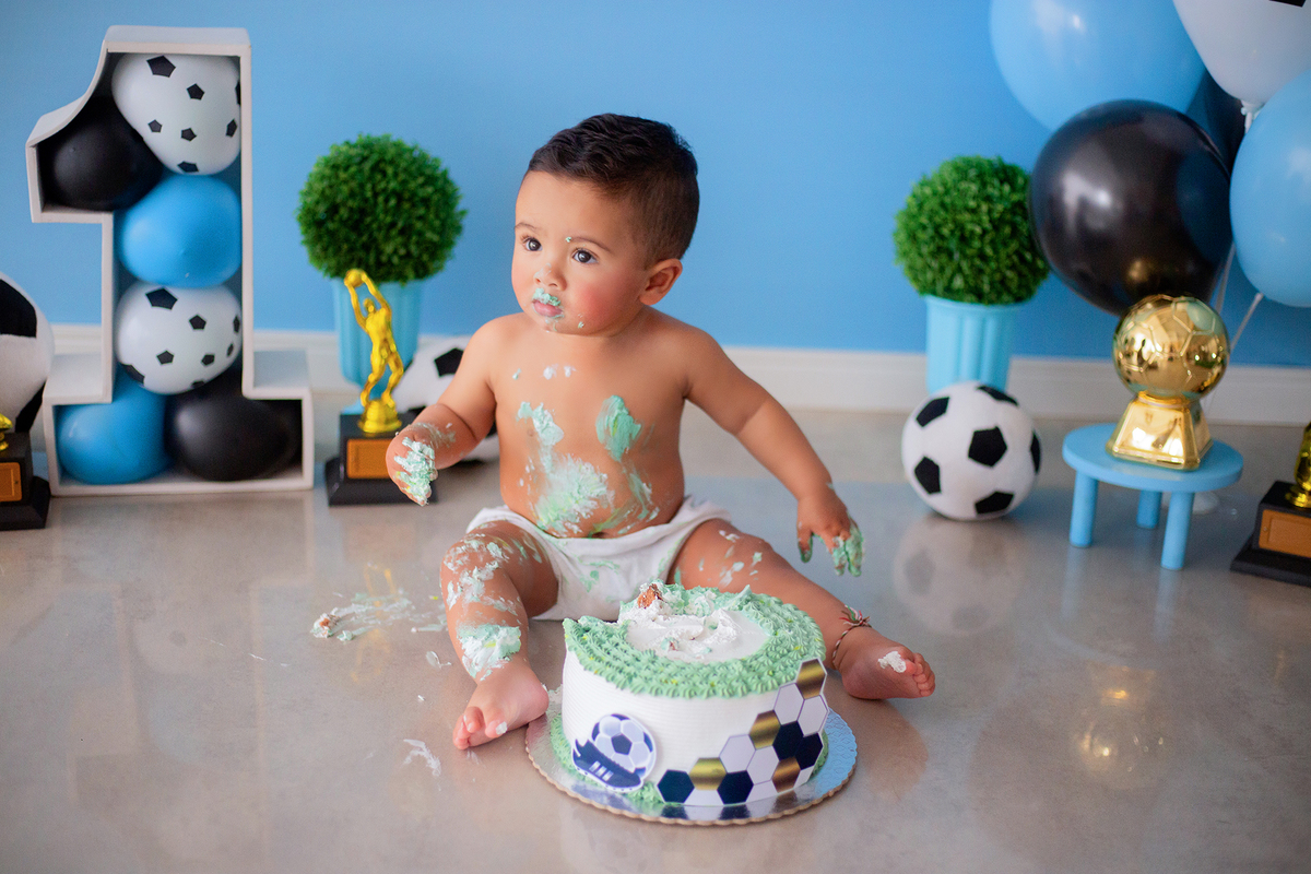 acompanhamento mensal de bebe caxias do sul figurino cenario tematico  personagem foto infantil serra gaucha fotografia familia mundo azul rosa ensaio fotografico crianca newborn baby menino menina smash the cake esmague o bolo banheira urso circoaco
