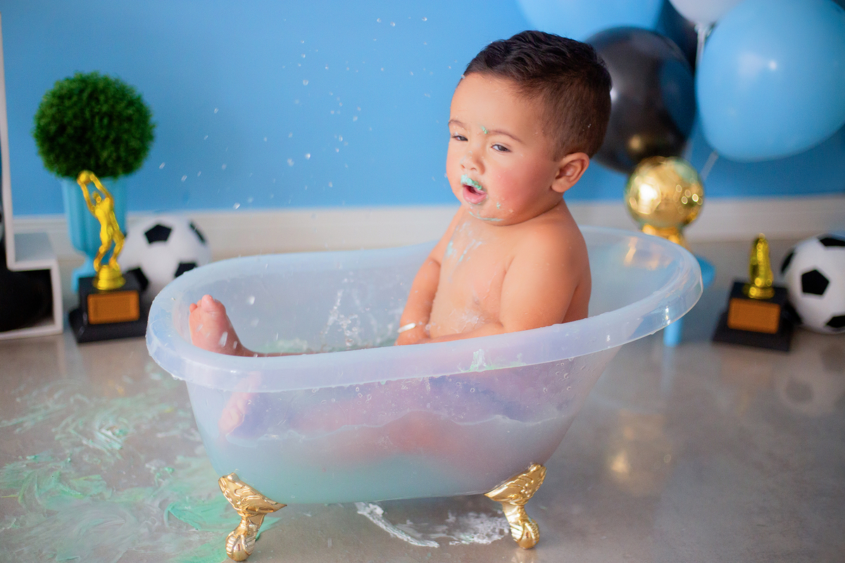 acompanhamento mensal de bebe caxias do sul figurino cenario tematico  personagem foto infantil serra gaucha fotografia familia mundo azul rosa ensaio fotografico crianca newborn baby menino menina smash the cake esmague o bolo banheira urso circoaco