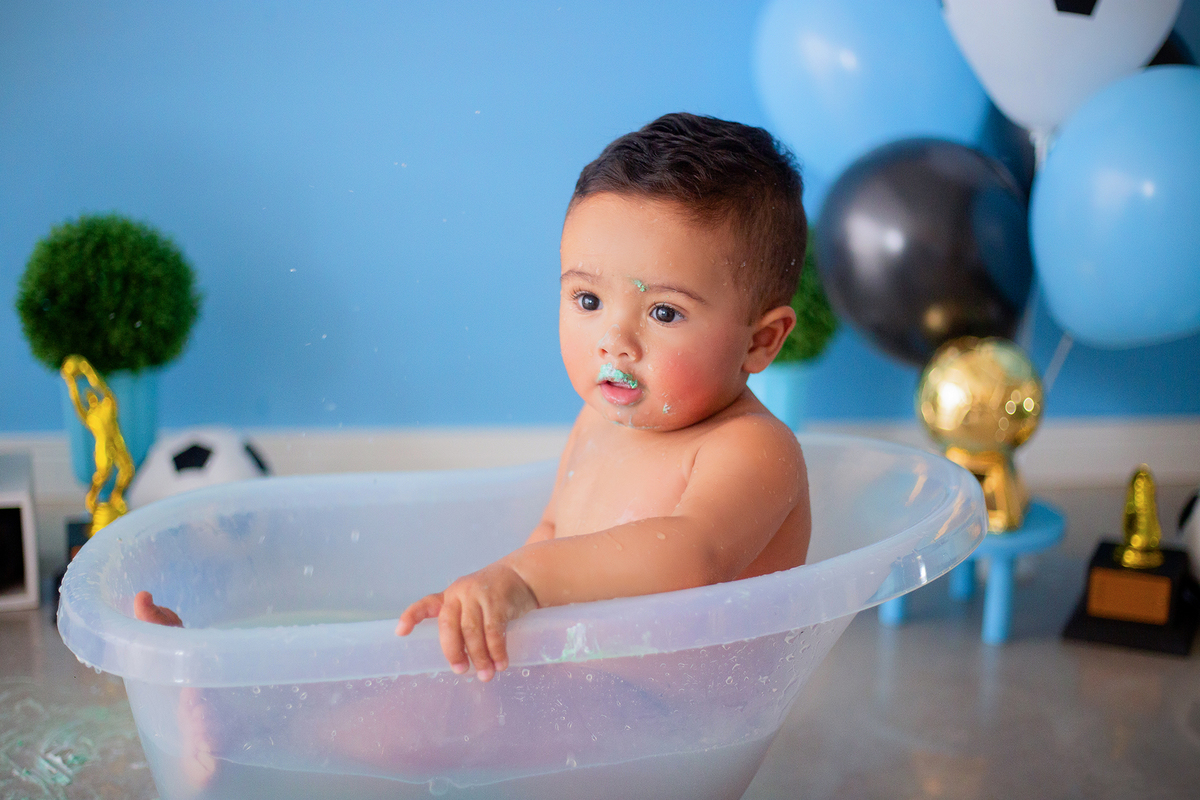 acompanhamento mensal de bebe caxias do sul figurino cenario tematico  personagem foto infantil serra gaucha fotografia familia mundo azul rosa ensaio fotografico crianca newborn baby menino menina smash the cake esmague o bolo banheira urso circoaco