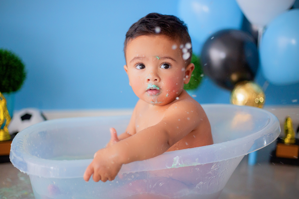 acompanhamento mensal de bebe caxias do sul figurino cenario tematico  personagem foto infantil serra gaucha fotografia familia mundo azul rosa ensaio fotografico crianca newborn baby menino menina smash the cake esmague o bolo banheira urso circoaco