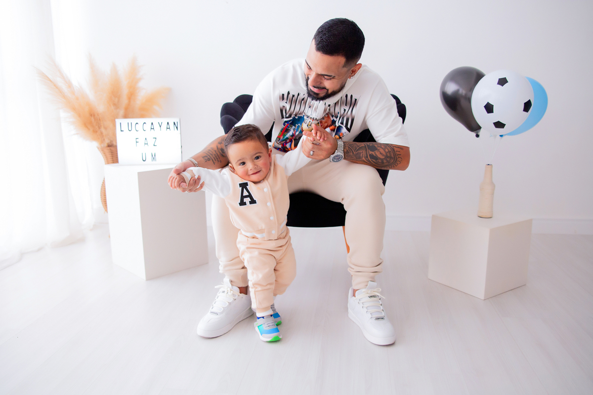 acompanhamento mensal de bebe caxias do sul figurino cenario tematico  personagem foto infantil serra gaucha fotografia familia mundo azul rosa ensaio fotografico crianca newborn baby menino menina smash the cake esmague o bolo banheira urso circoaco