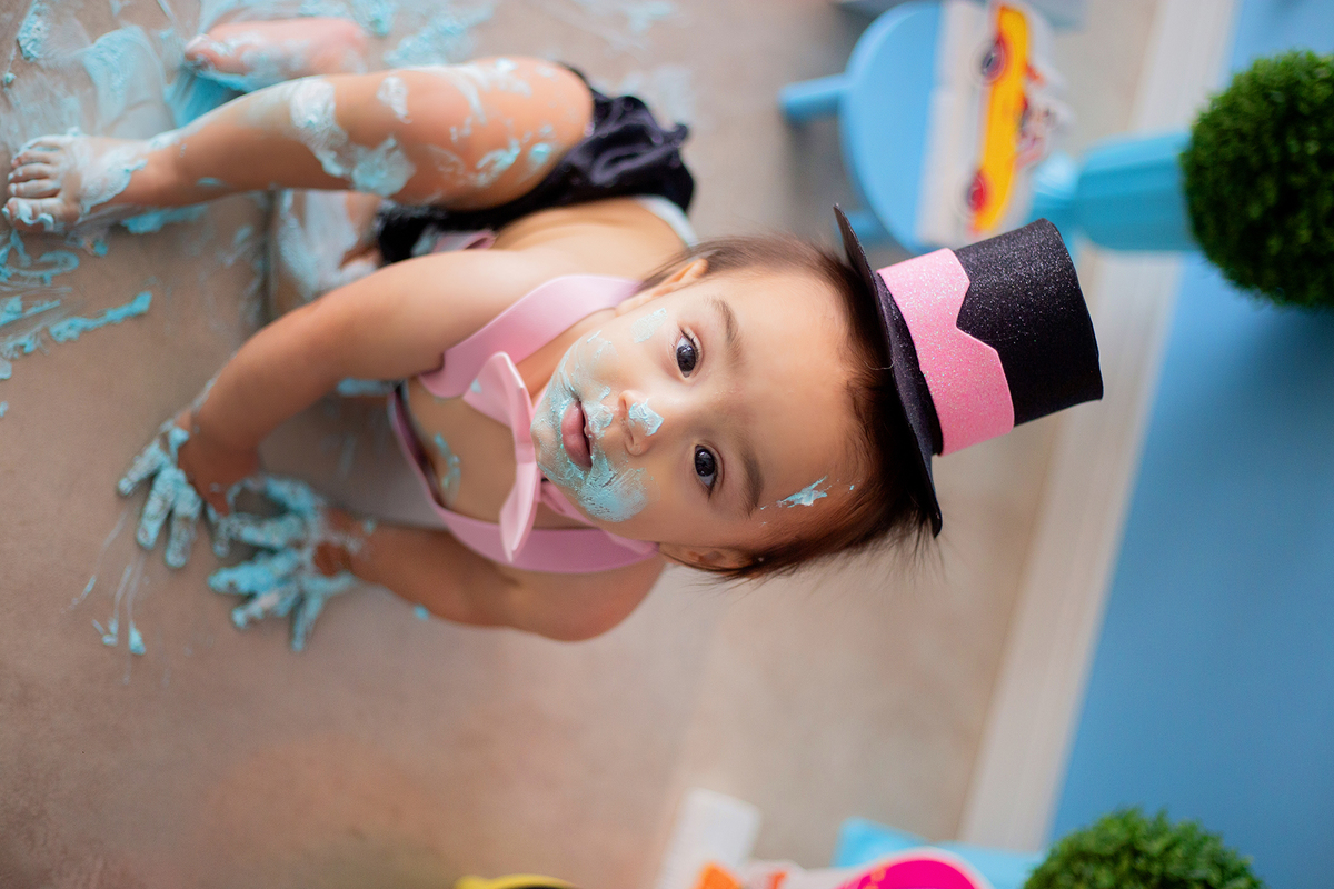 acompanhamento mensal de bebe caxias do sul figurino cenario tematico  personagem foto infantil serra gaucha fotografia familia mundo azul rosa ensaio fotografico crianca newborn baby menino menina smash the cake esmague o bolo banheira urso circoaco