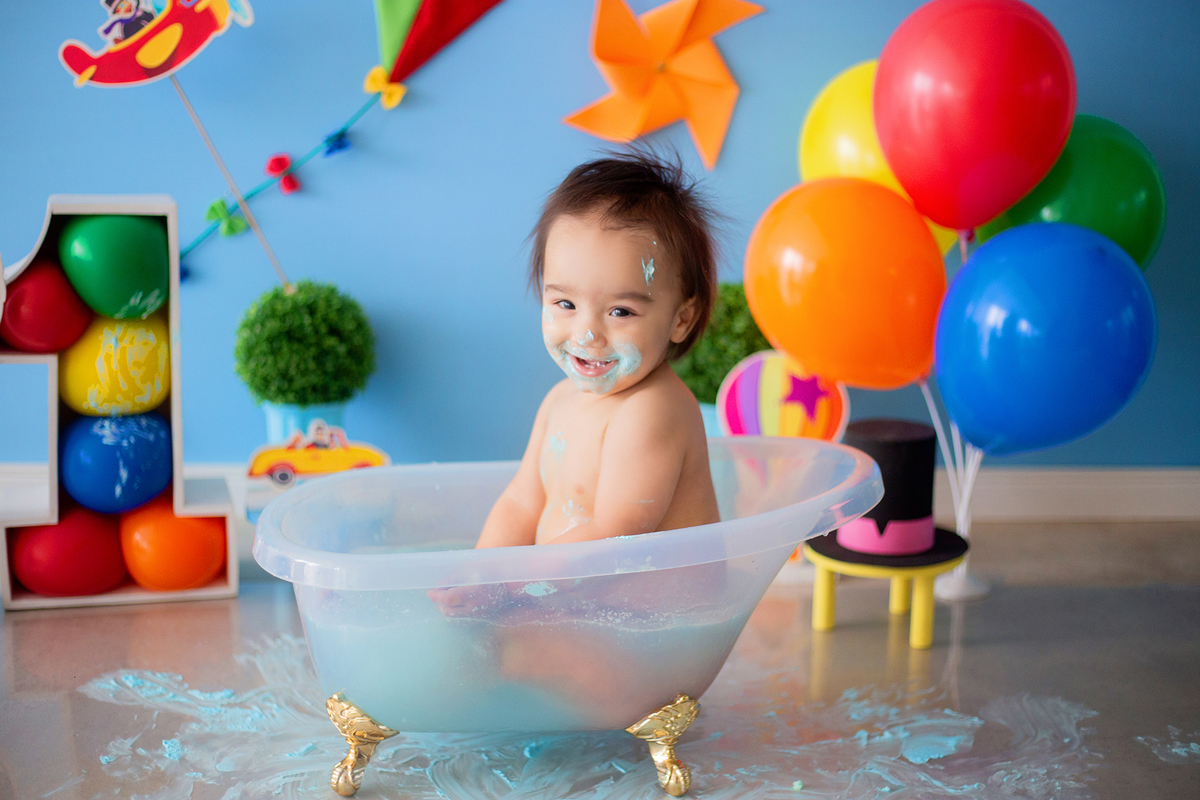 acompanhamento mensal de bebe caxias do sul figurino cenario tematico  personagem foto infantil serra gaucha fotografia familia mundo azul rosa ensaio fotografico crianca newborn baby menino menina smash the cake esmague o bolo banheira urso circoaco