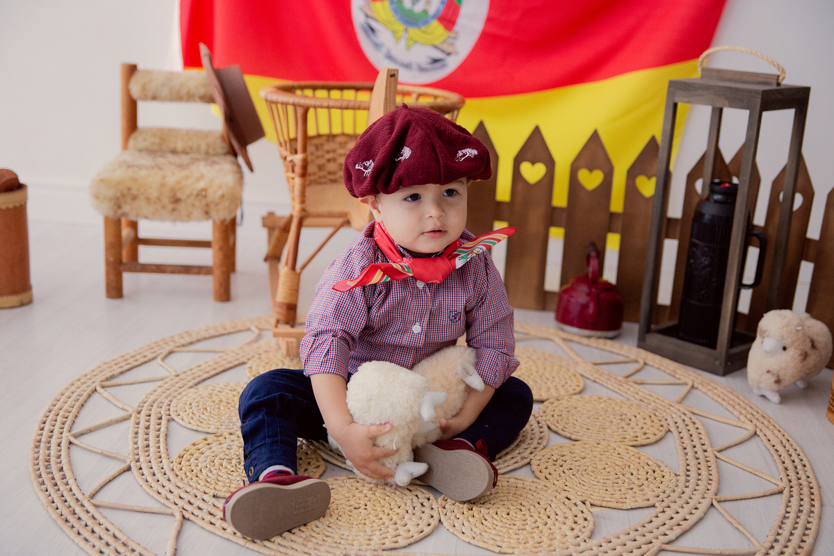 acompanhamento mensal de bebe caxias do sul figurino cenario tematico  personagem foto infantil serra gaucha fotografia familia mundo azul rosa ensaio fotografico crianca newborn baby menino menina smash the cake esmague o bolo banheira urso circoaco
