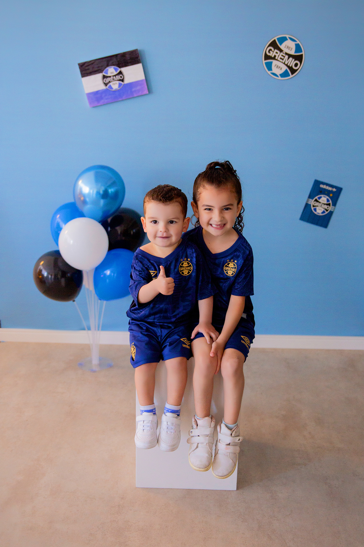 acompanhamento mensal de bebe caxias do sul figurino cenario tematico  personagem foto infantil serra gaucha fotografia familia mundo azul rosa ensaio fotografico crianca newborn baby menino menina smash the cake esmague o bolo banheira urso circoaco