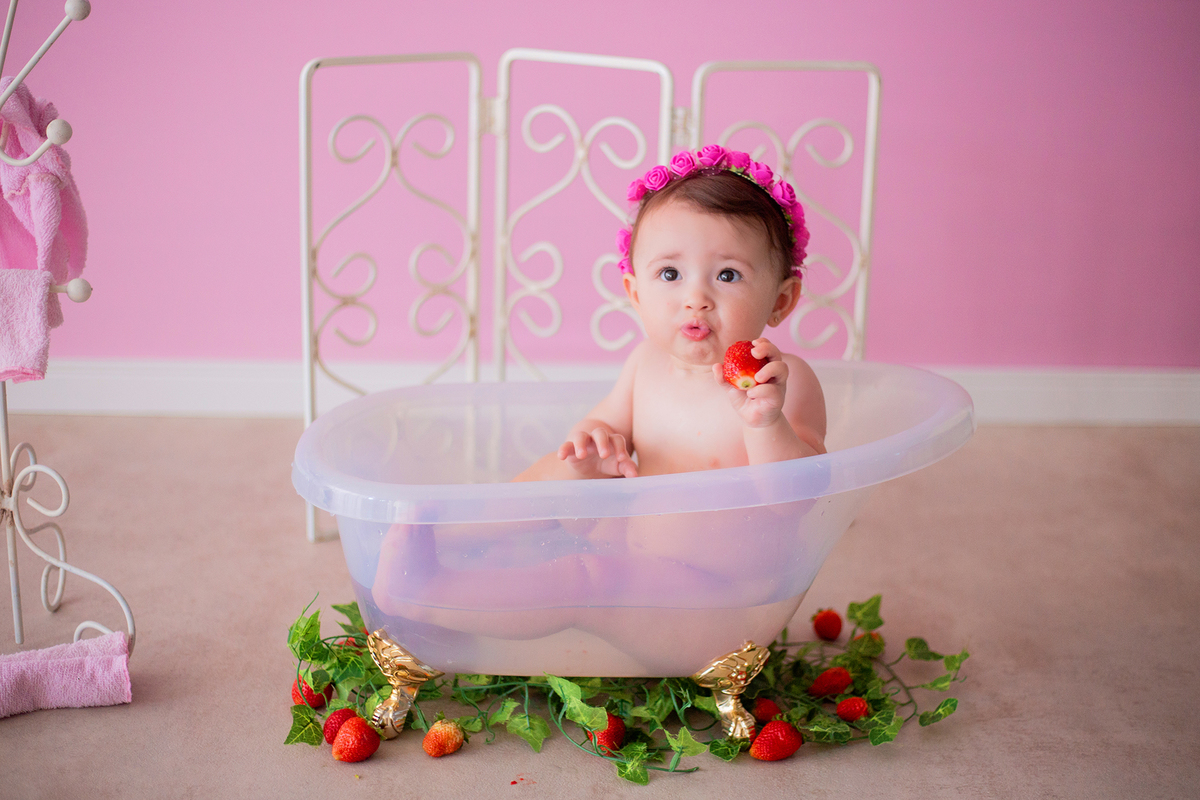 acompanhamento mensal de bebe caxias do sul figurino cenario tematico  personagem foto infantil serra gaucha fotografia familia mundo azul rosa ensaio fotografico crianca newborn baby menino menina smash the cake esmague o bolo banheira urso circoaco
