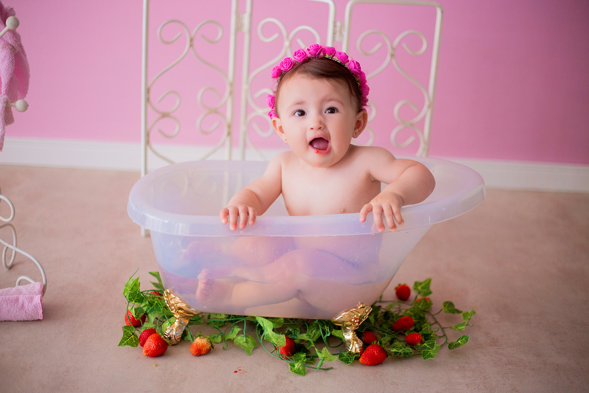 acompanhamento mensal de bebe caxias do sul figurino cenario tematico  personagem foto infantil serra gaucha fotografia familia mundo azul rosa ensaio fotografico crianca newborn baby menino menina smash the cake esmague o bolo banheira urso circoaco