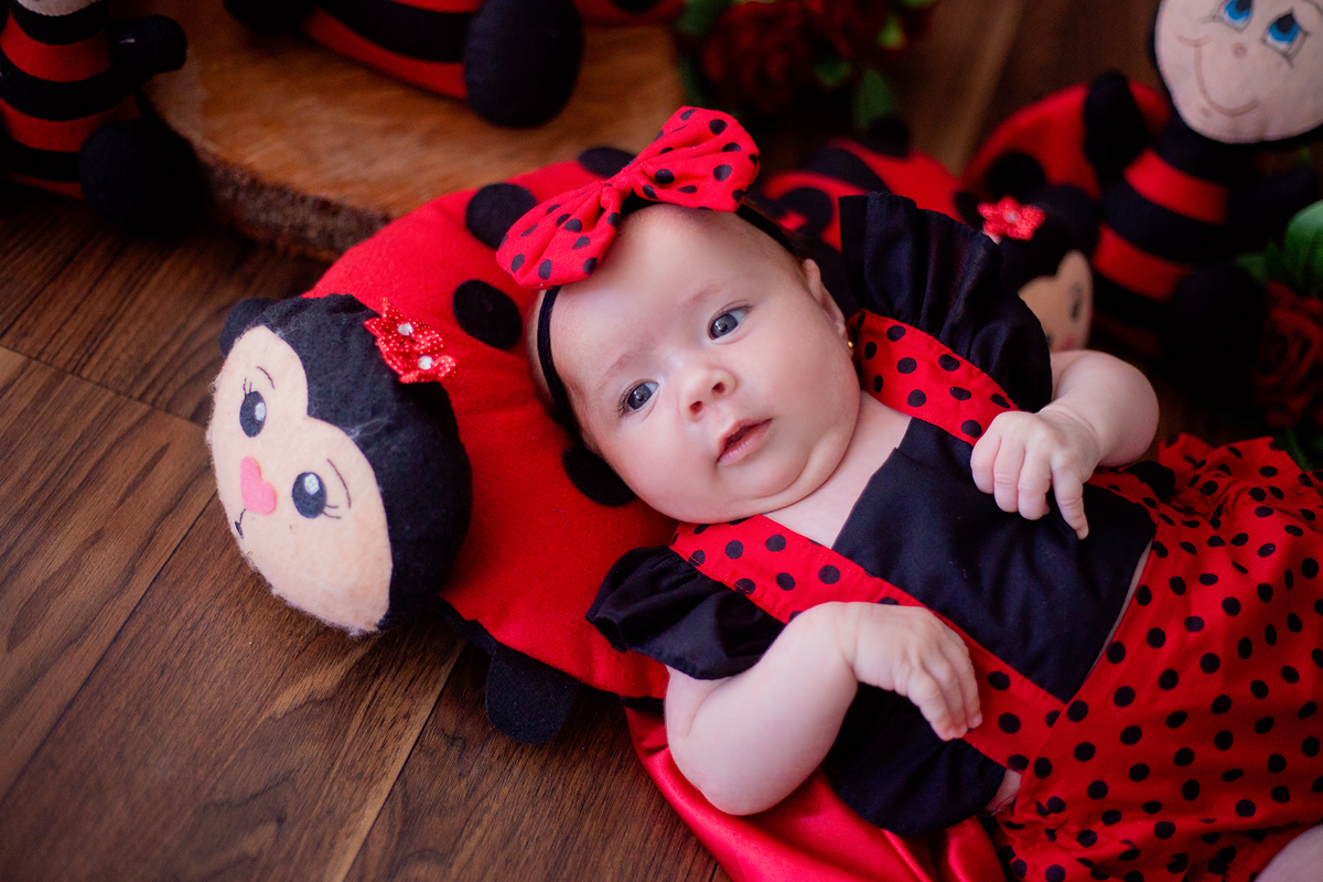 acompanhamento mensal de bebe caxias do sul figurino cenario tematico  personagem foto infantil serra gaucha fotografia familia mundo azul rosa ensaio fotografico crianca newborn baby menino menina smash the cake esmague o bolo banheira urso circoaco