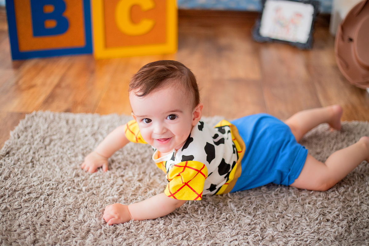 acompanhamento mensal de bebe caxias do sul figurino cenario tematico  personagem foto infantil serra gaucha fotografia familia mundo azul rosa ensaio fotografico crianca newborn baby menino menina smash the cake esmague o bolo banheira urso circoaco