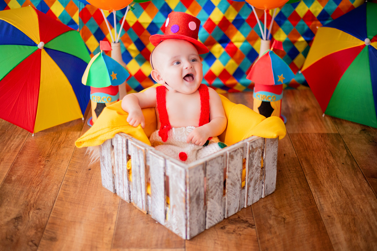acompanhamento mensal de bebe caxias do sul figurino cenario tematico  personagem foto infantil serra gaucha fotografia familia mundo azul rosa ensaio fotografico crianca newborn baby menino menina smash the cake esmague o bolo banheira urso circoaco
