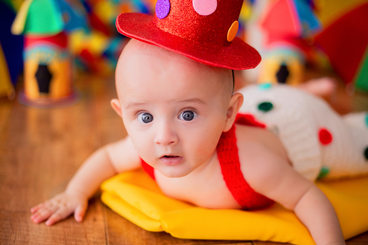 acompanhamento mensal de bebe caxias do sul figurino cenario tematico  personagem foto infantil serra gaucha fotografia familia mundo azul rosa ensaio fotografico crianca newborn baby menino menina smash the cake esmague o bolo banheira urso circoaco