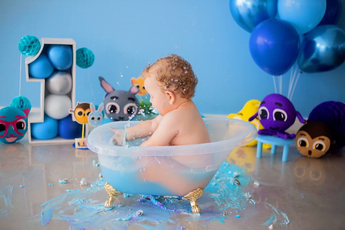 acompanhamento mensal de bebe caxias do sul figurino cenario tematico  personagem foto infantil serra gaucha fotografia familia mundo azul rosa ensaio fotografico crianca newborn baby menino menina smash the cake esmague o bolo banheira urso circoaco