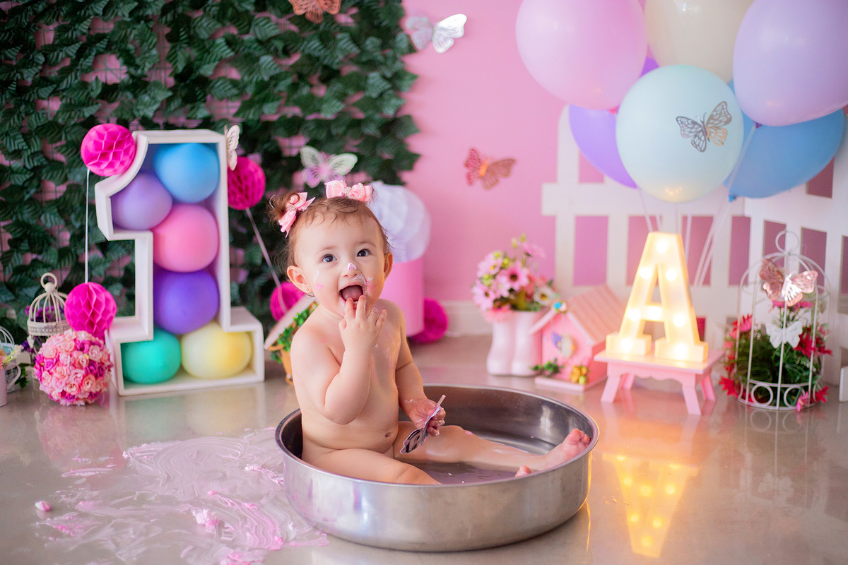 acompanhamento mensal de bebe caxias do sul figurino cenario tematico  personagem foto infantil serra gaucha fotografia familia mundo azul rosa ensaio fotografico crianca newborn baby menino menina smash the cake esmague o bolo banheira urso circoaco