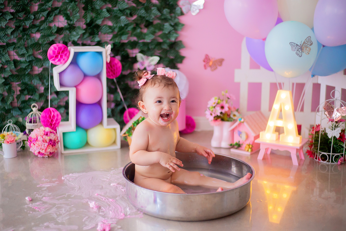 acompanhamento mensal de bebe caxias do sul figurino cenario tematico  personagem foto infantil serra gaucha fotografia familia mundo azul rosa ensaio fotografico crianca newborn baby menino menina smash the cake esmague o bolo banheira urso circoaco