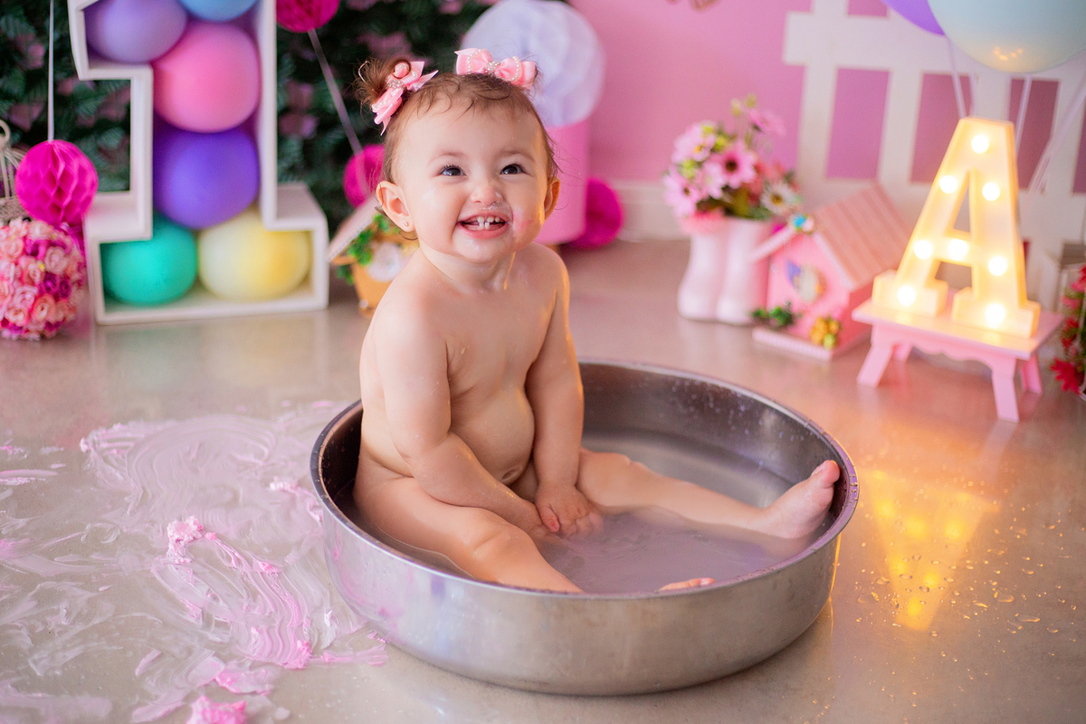 acompanhamento mensal de bebe caxias do sul figurino cenario tematico  personagem foto infantil serra gaucha fotografia familia mundo azul rosa ensaio fotografico crianca newborn baby menino menina smash the cake esmague o bolo banheira urso circoaco