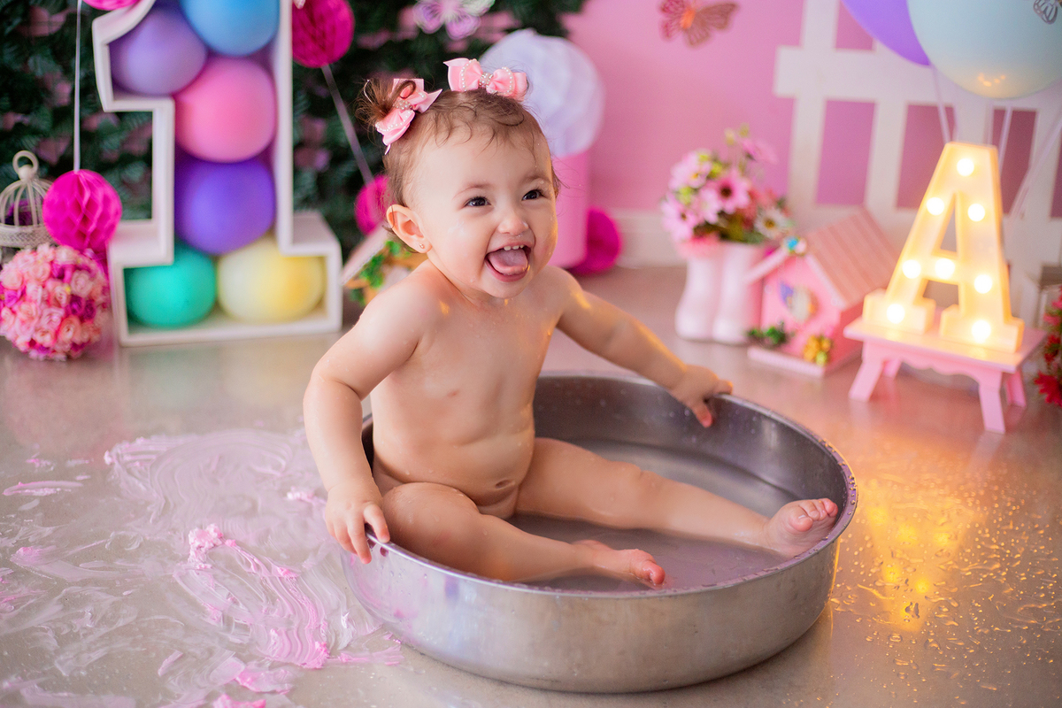 acompanhamento mensal de bebe caxias do sul figurino cenario tematico  personagem foto infantil serra gaucha fotografia familia mundo azul rosa ensaio fotografico crianca newborn baby menino menina smash the cake esmague o bolo banheira urso circoaco